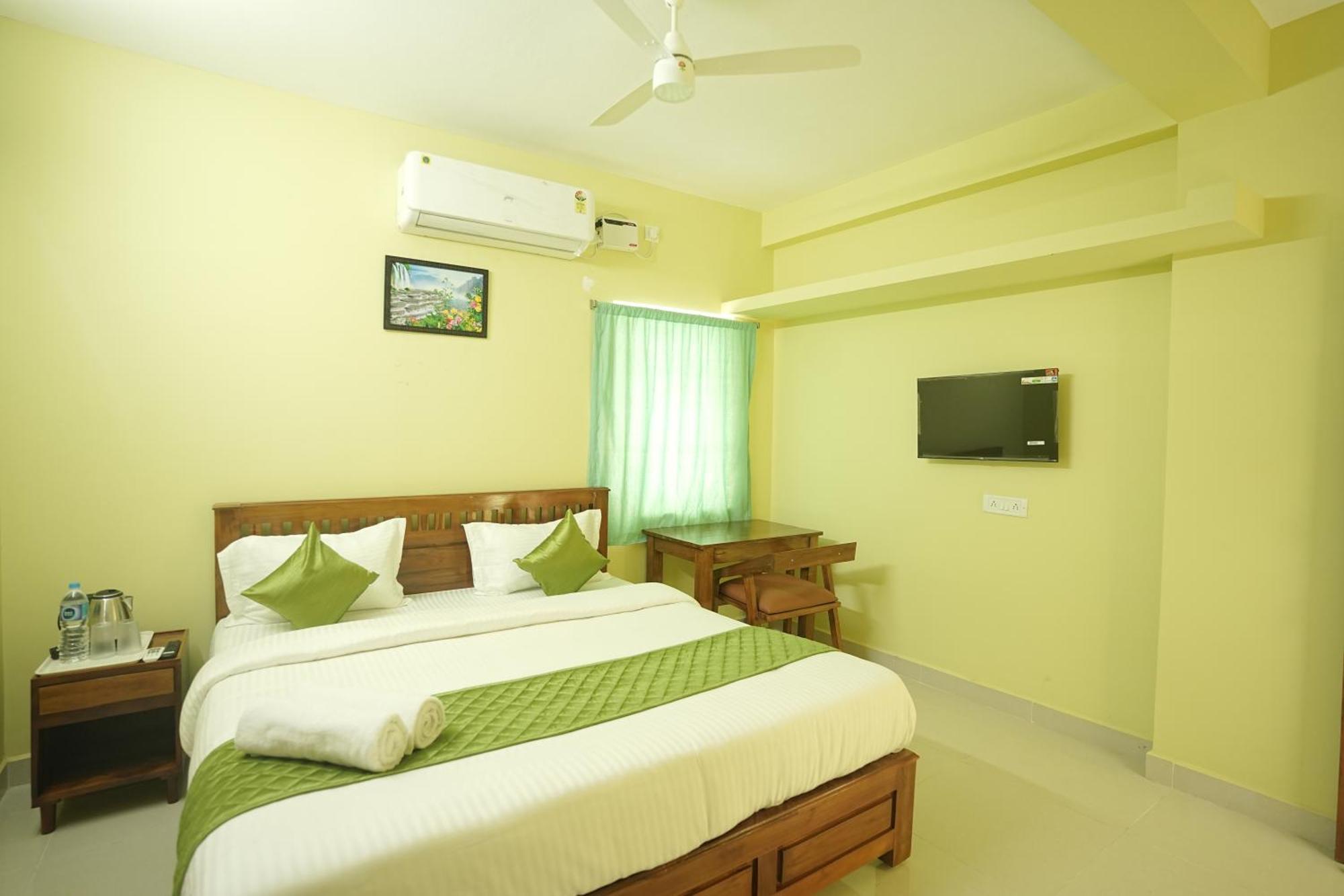 Le Leos Park Inn ปอนดิเชอรี ภายนอก รูปภาพ