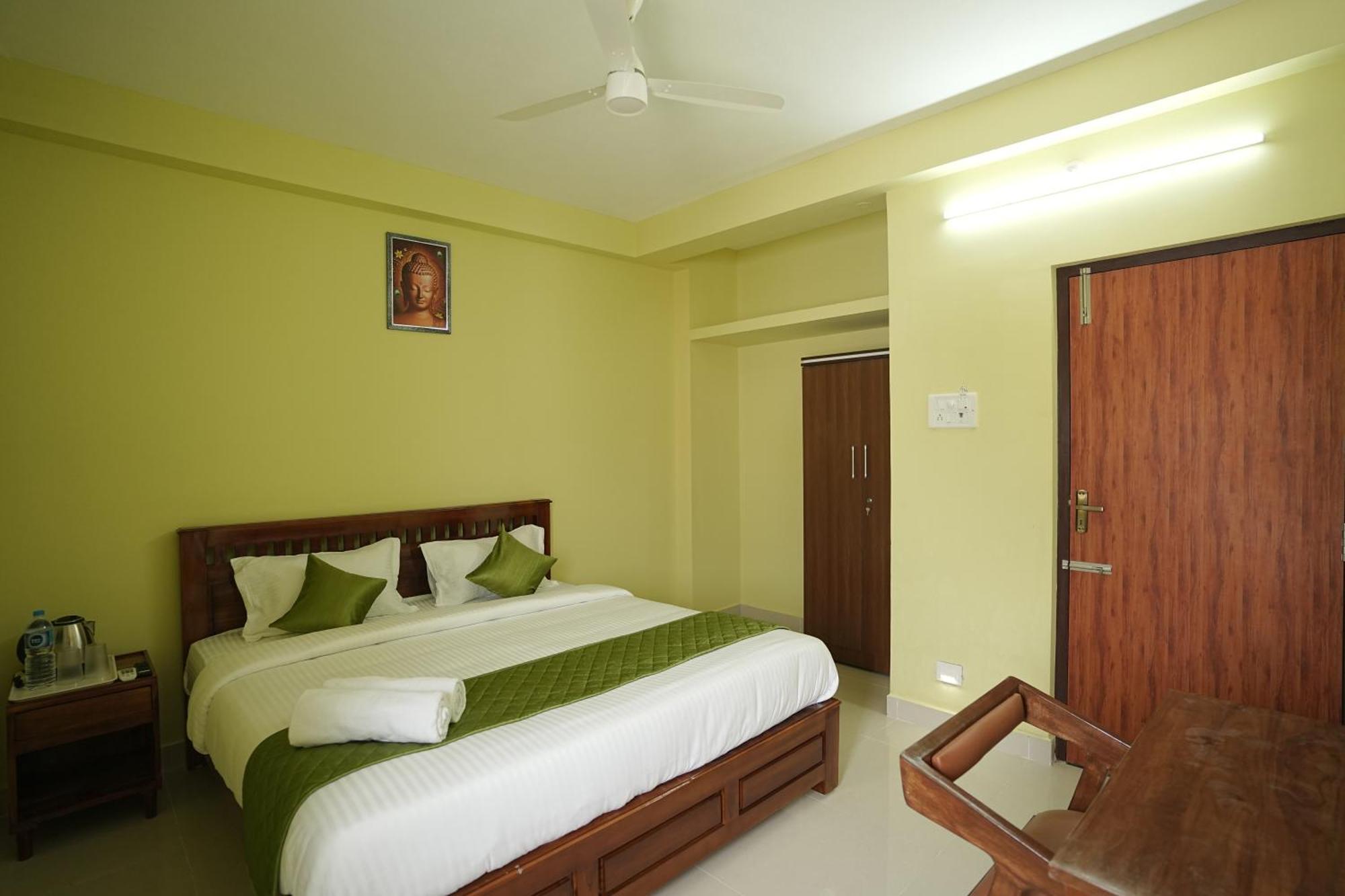 Le Leos Park Inn ปอนดิเชอรี ภายนอก รูปภาพ